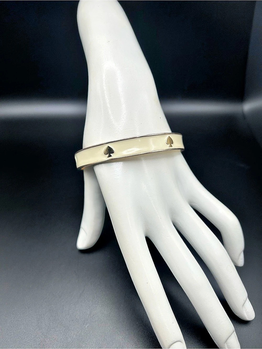 Kate Spade New York Spot The Spade Enamel Hinged Bangle Gold